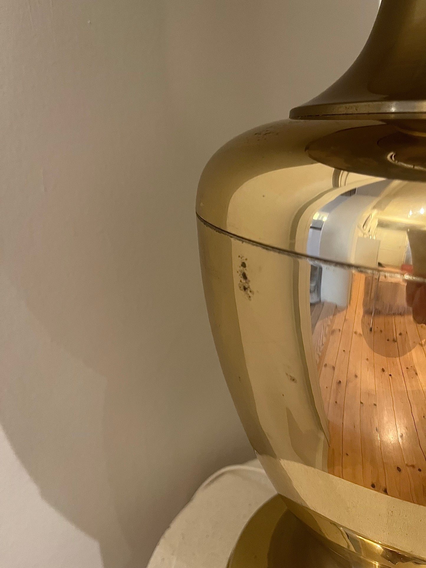 Stor lampa, guldfärgad