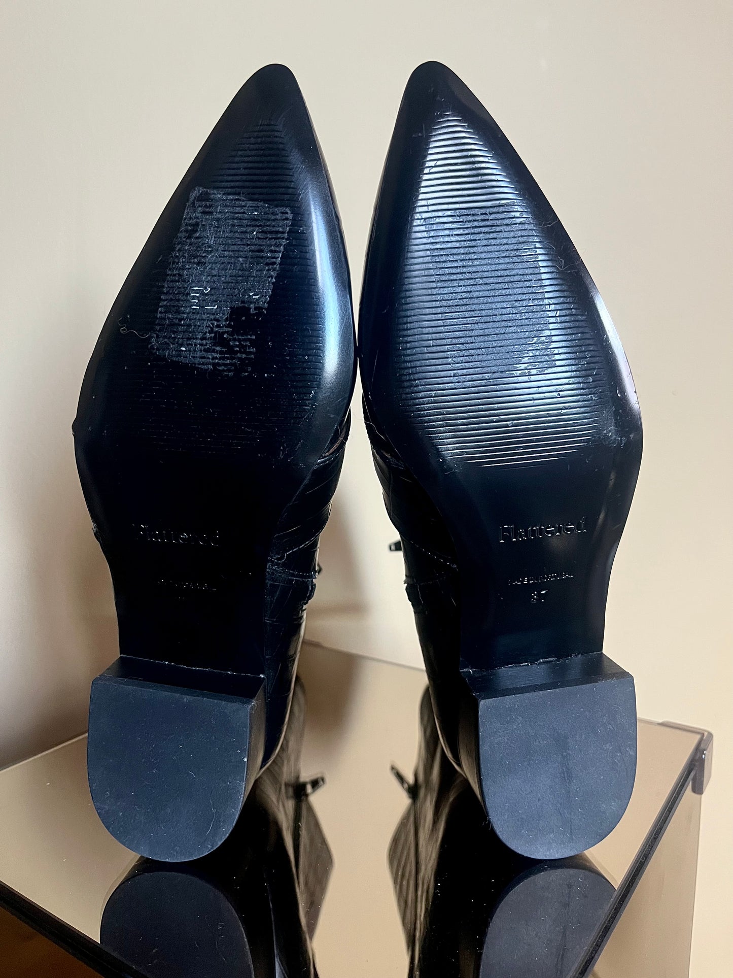 Stövletter Flattered