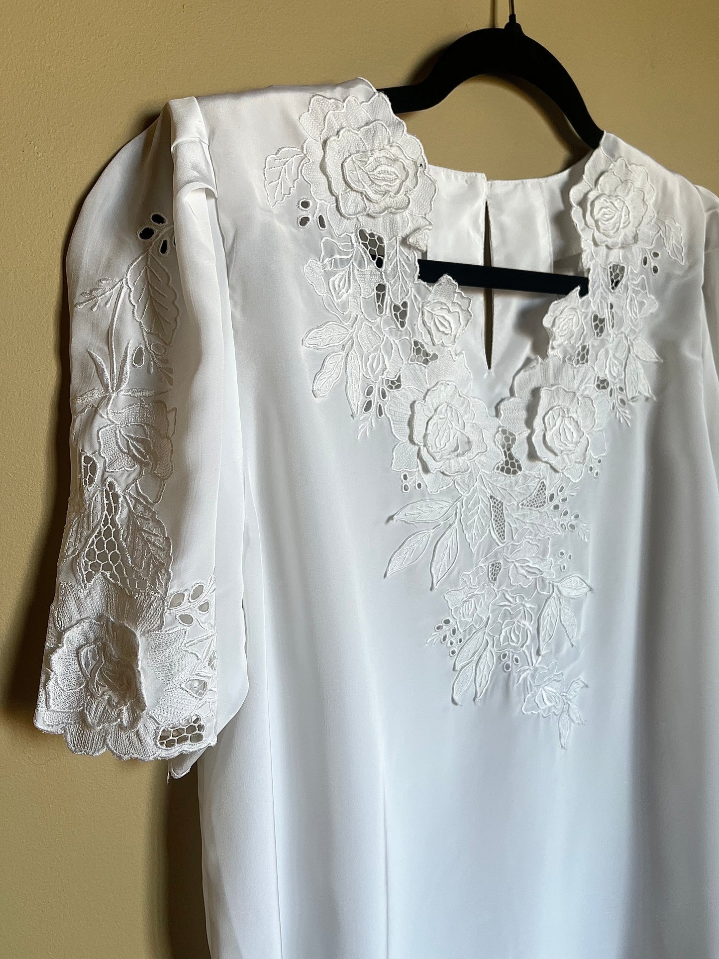 Vit vintageblus spetsapplikationer