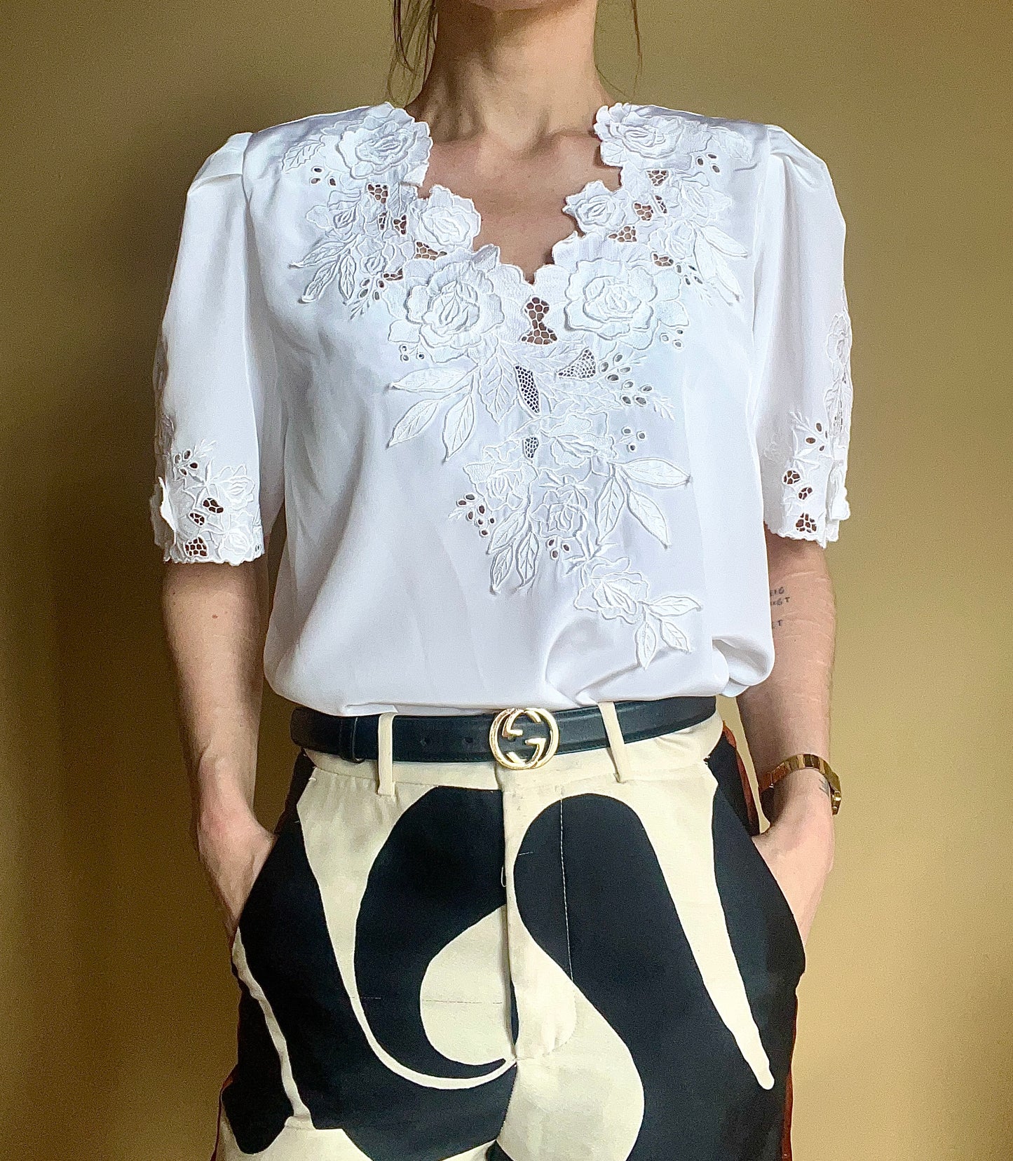 Vit vintageblus spetsapplikationer
