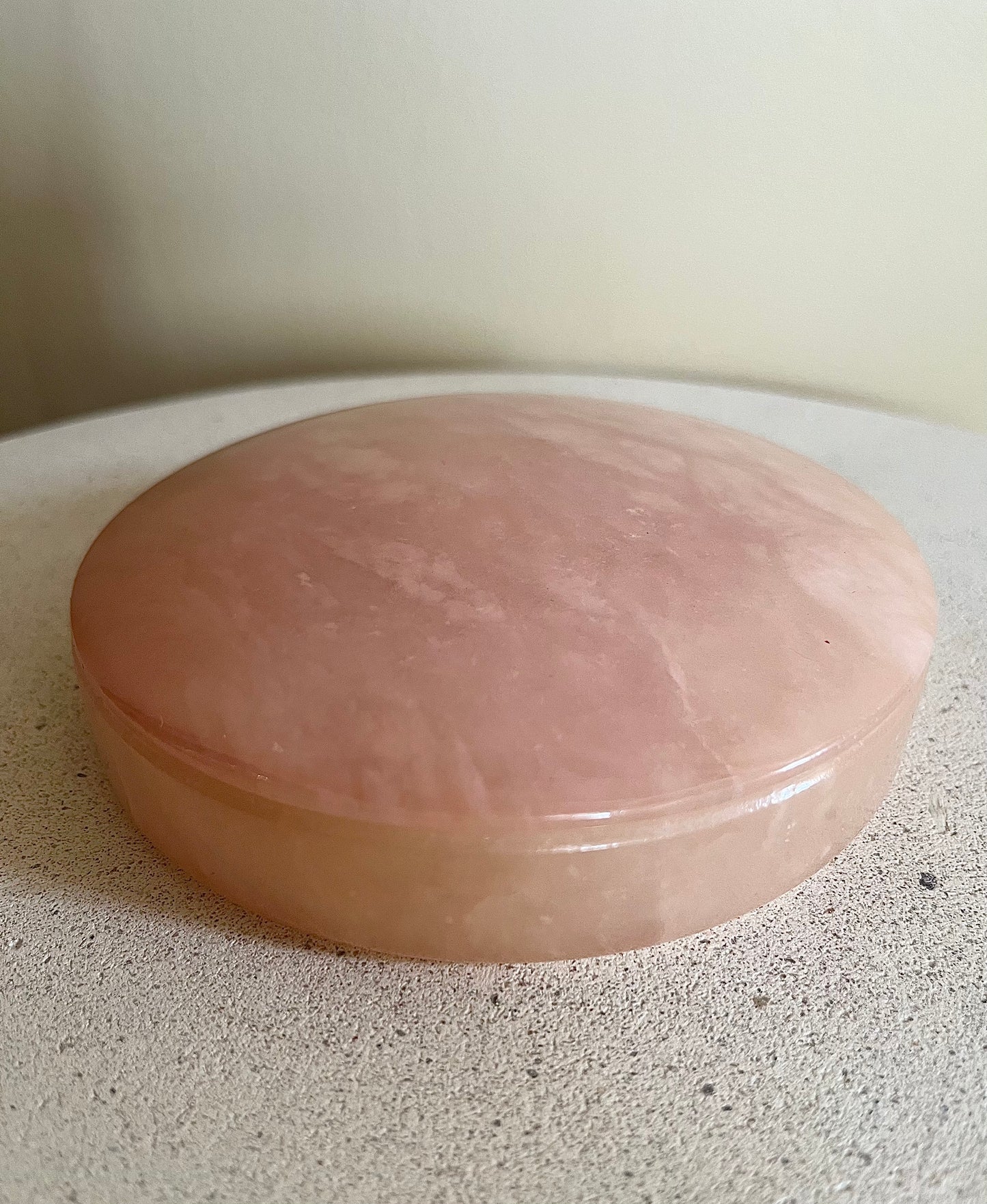 Smyckesask i rosa alabaster
