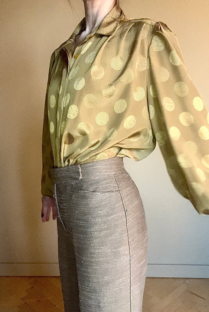 Guldgul vintageblus med puffärm