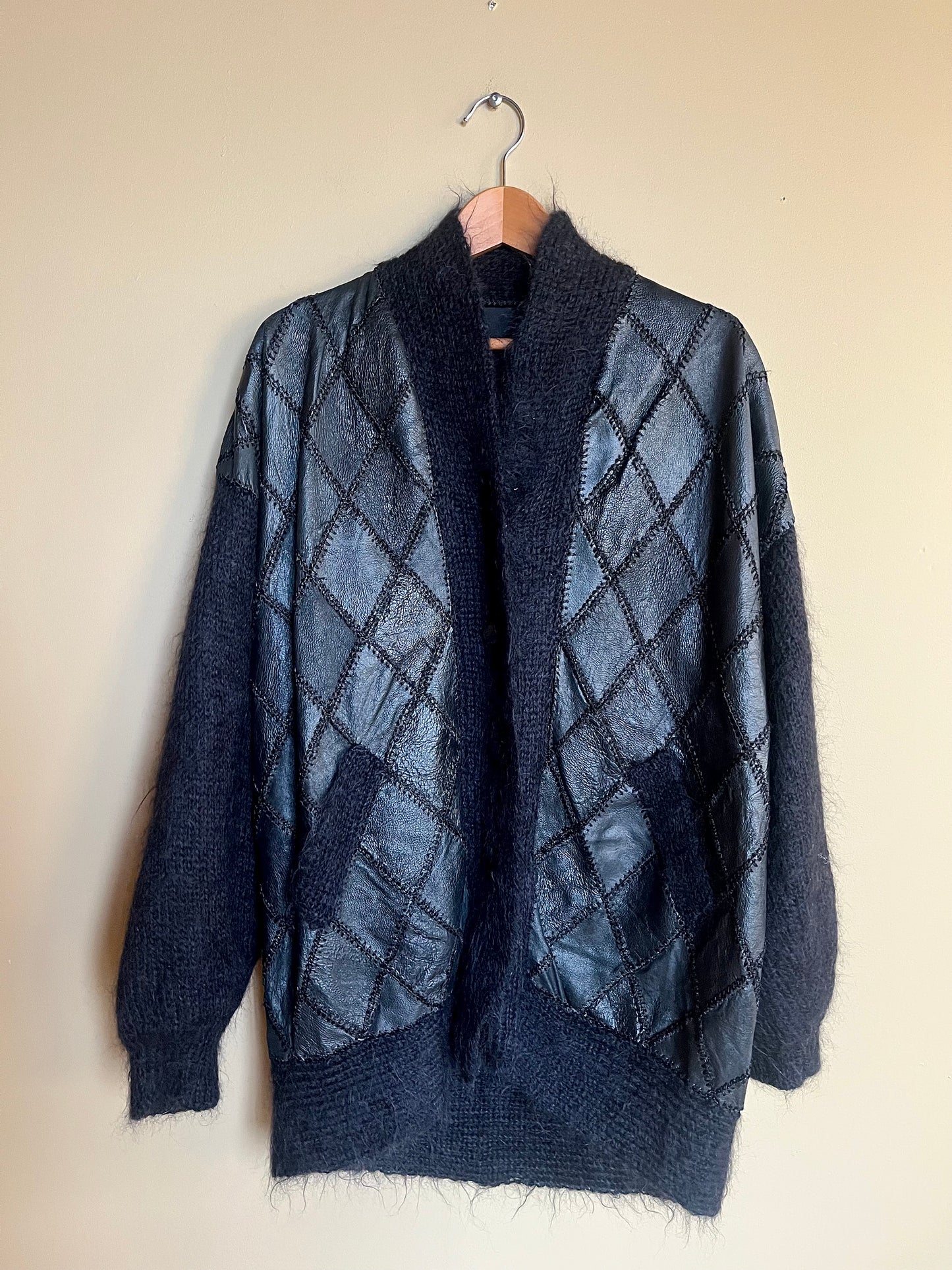 Kofta av mohair och skinn