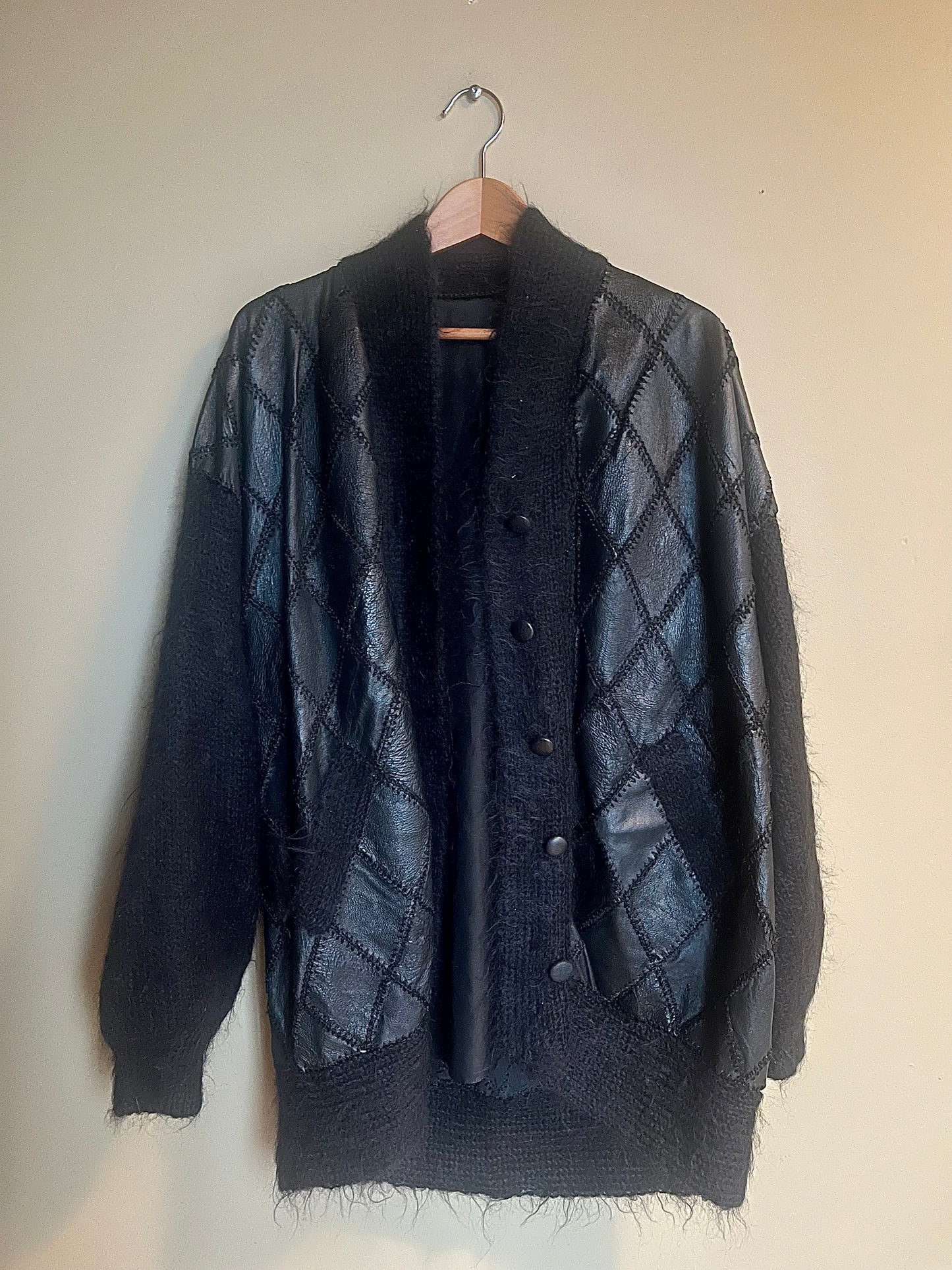 Kofta av mohair och skinn