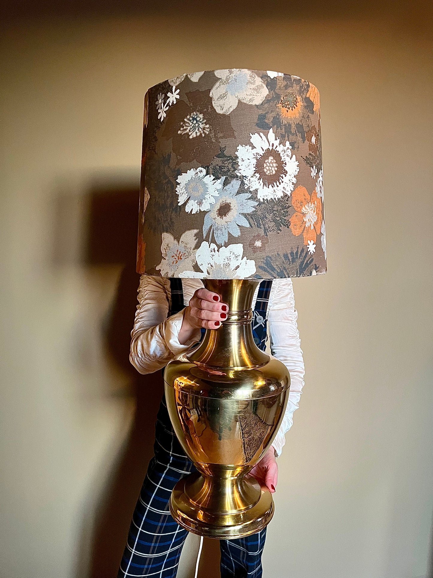 Stor lampa, guldfärgad