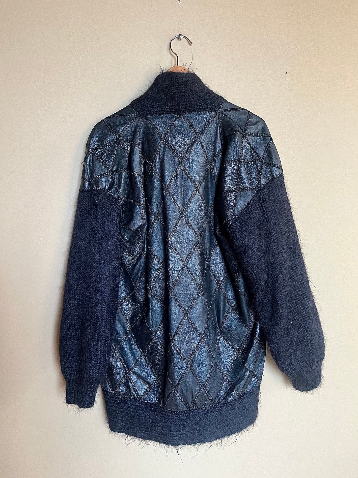 Kofta av mohair och skinn