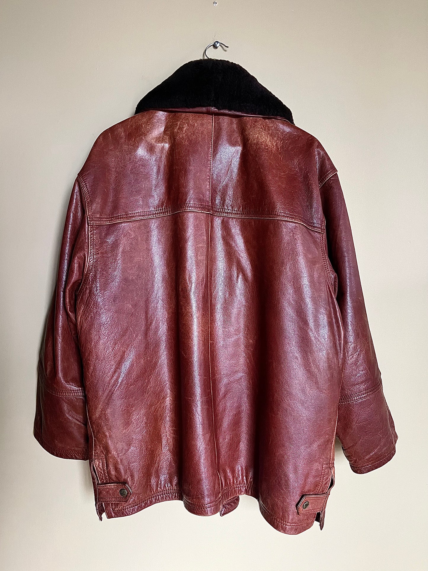 Brun skinnjacka med fårskinnskrage