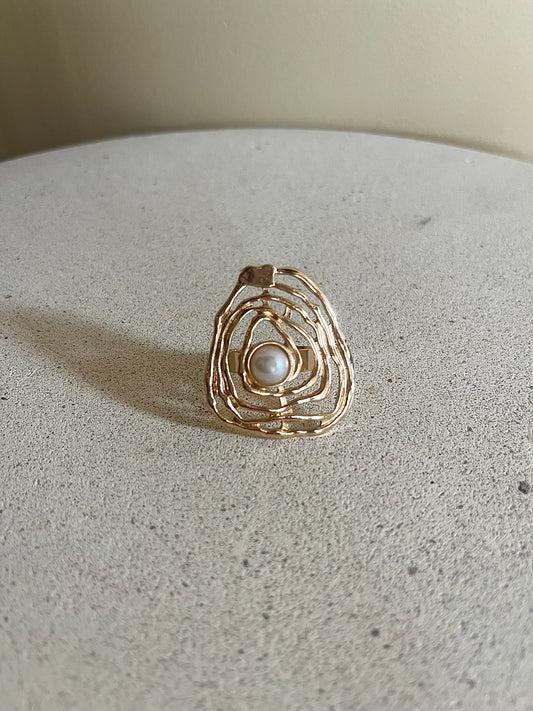 Stor ring med pärla
