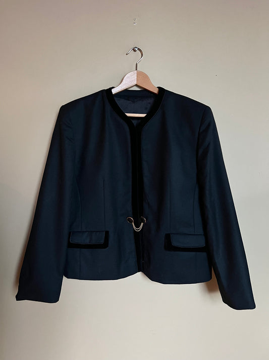 Kort kavaj i 100% ny ull