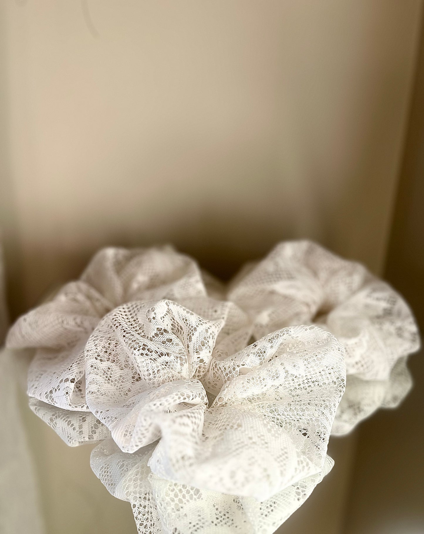 Scrunchie av vintagespets