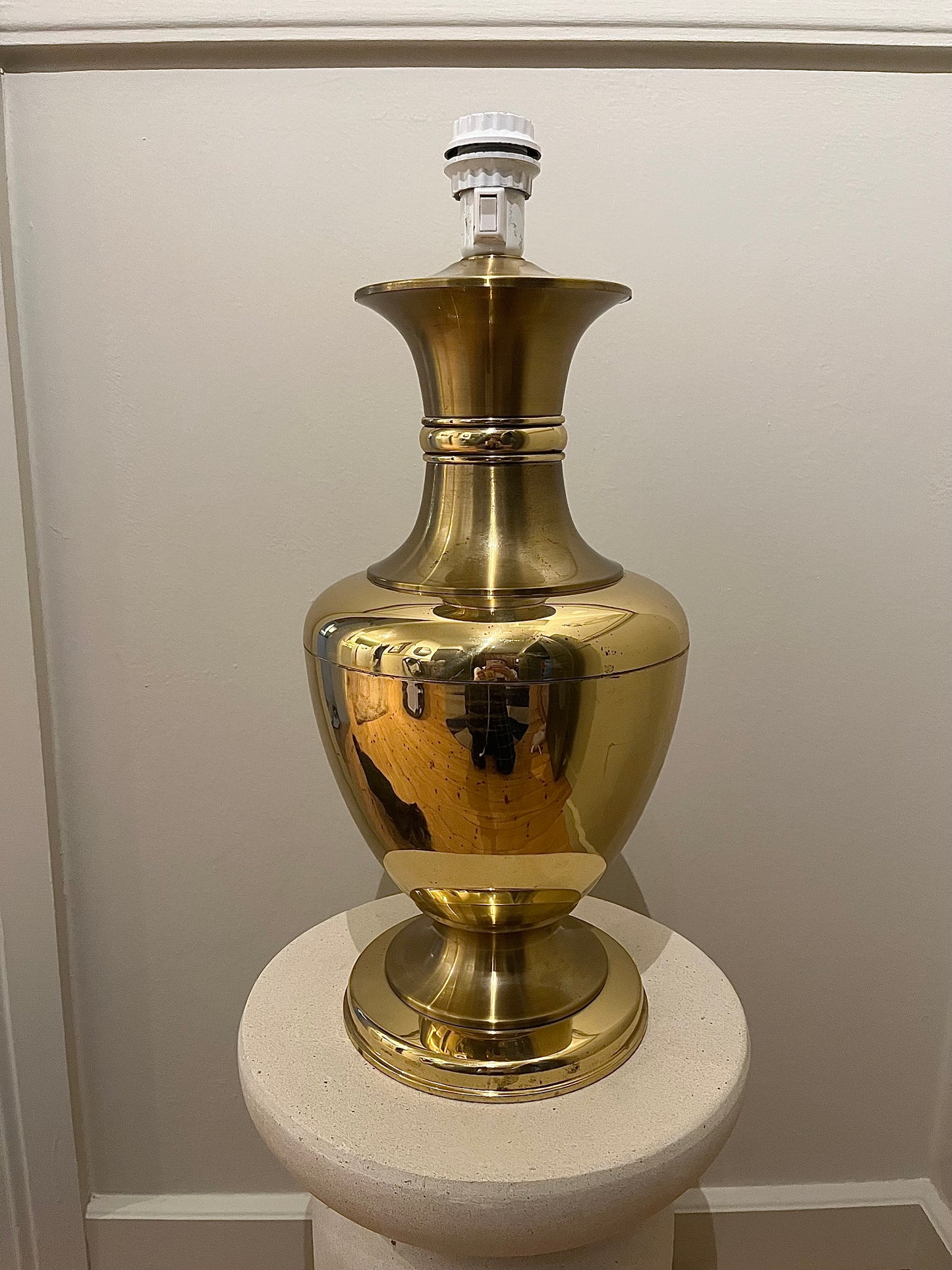Stor lampa, guldfärgad