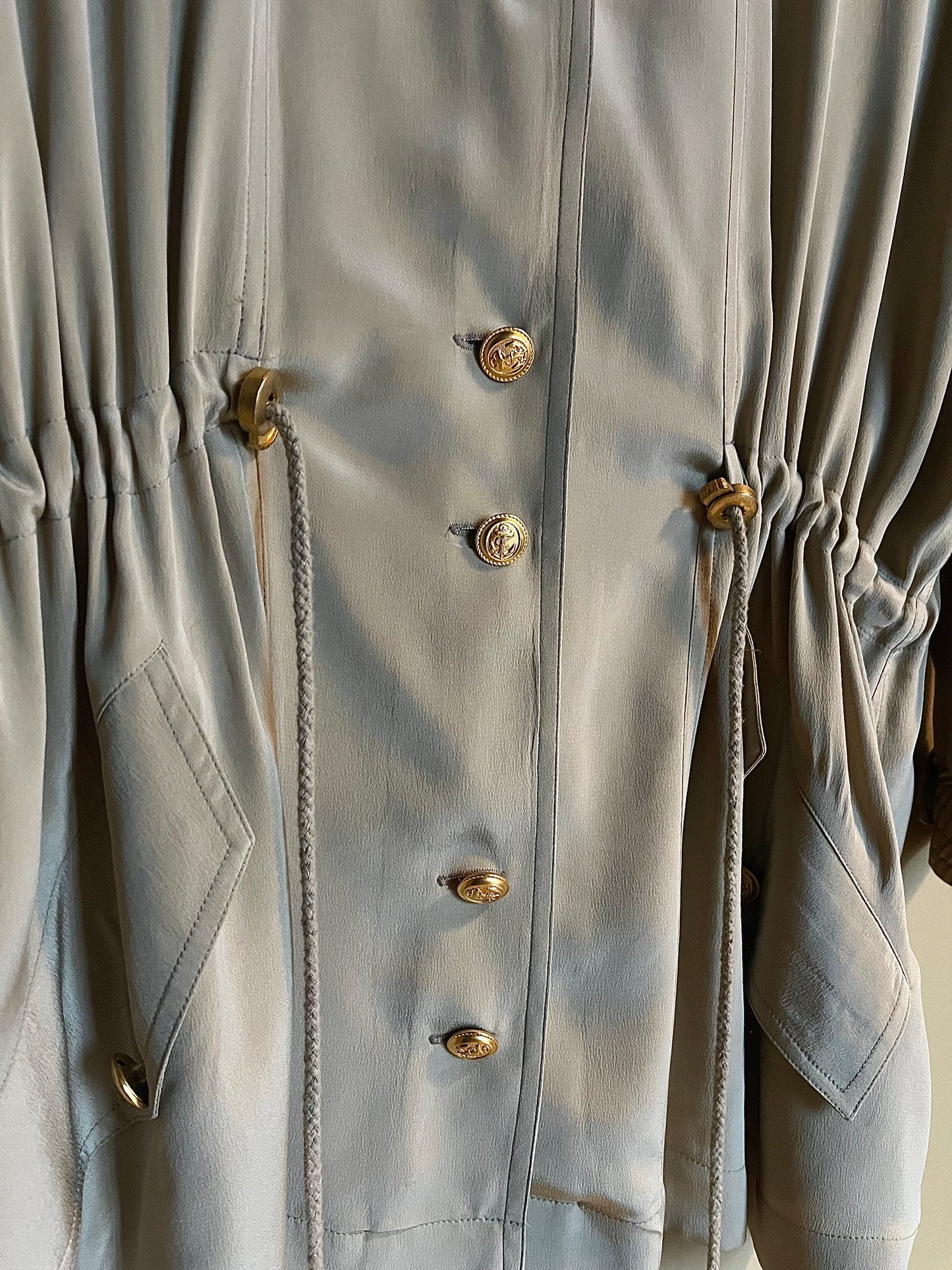 Sidenskjorta med brodyr