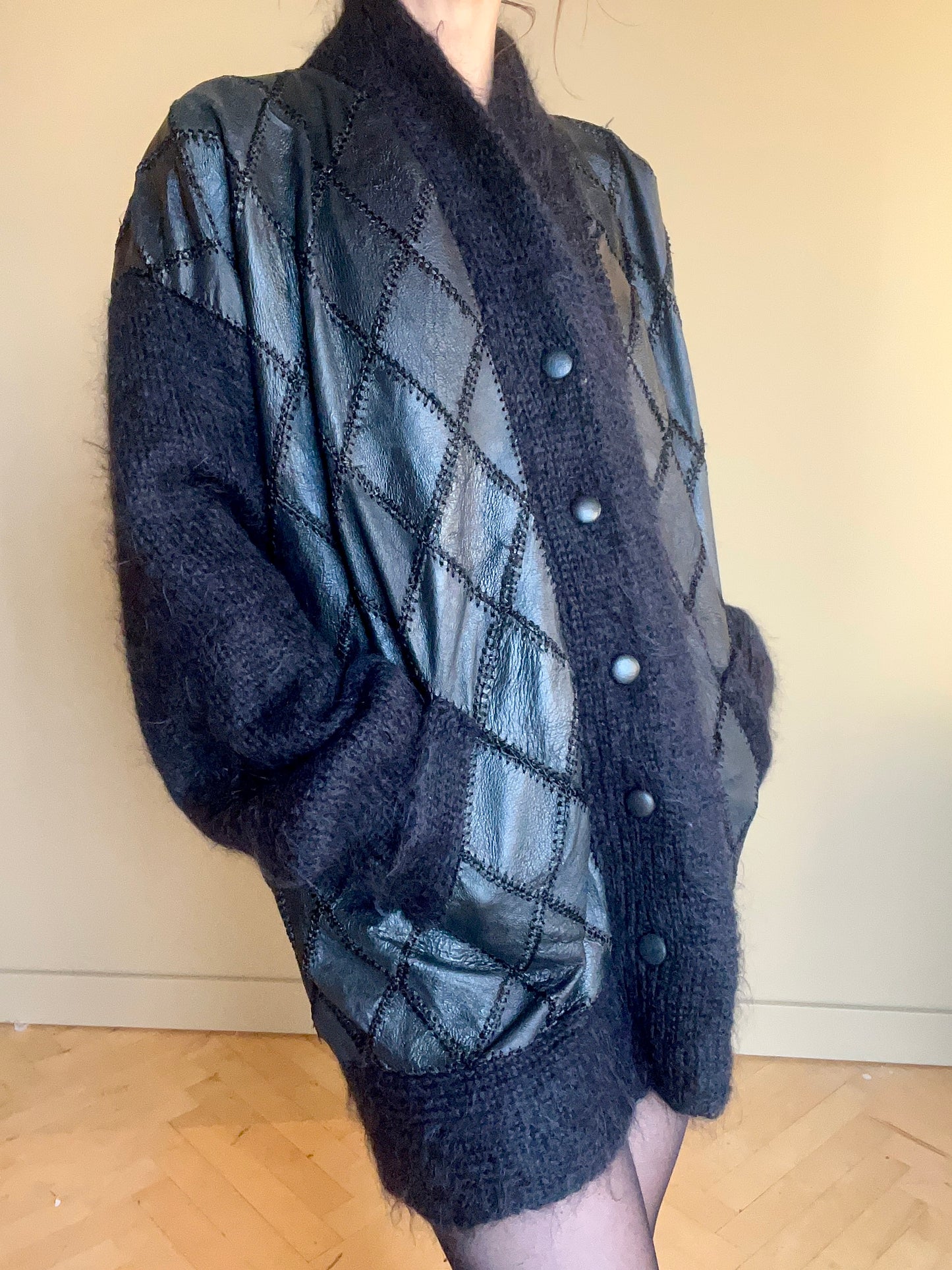 Kofta av mohair och skinn